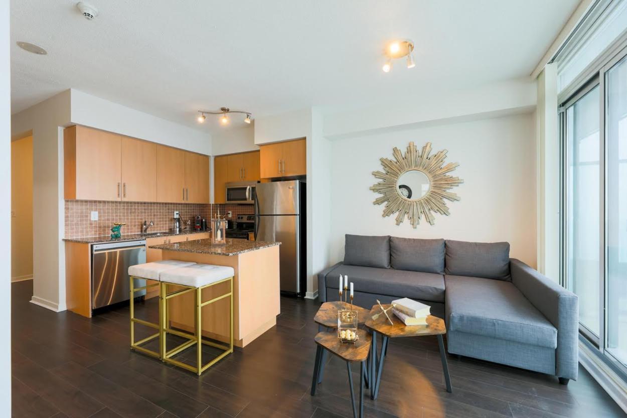 Skyline Elegance Condo Toronto Exterior photo