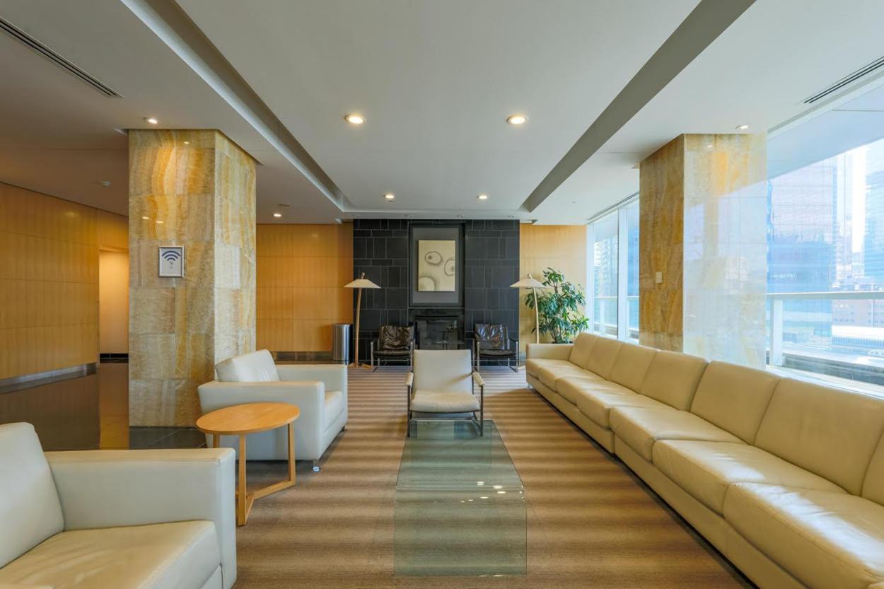 Skyline Elegance Condo Toronto Exterior photo