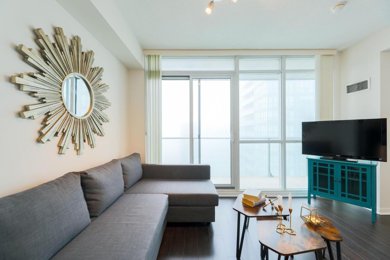 Skyline Elegance Condo Toronto Exterior photo
