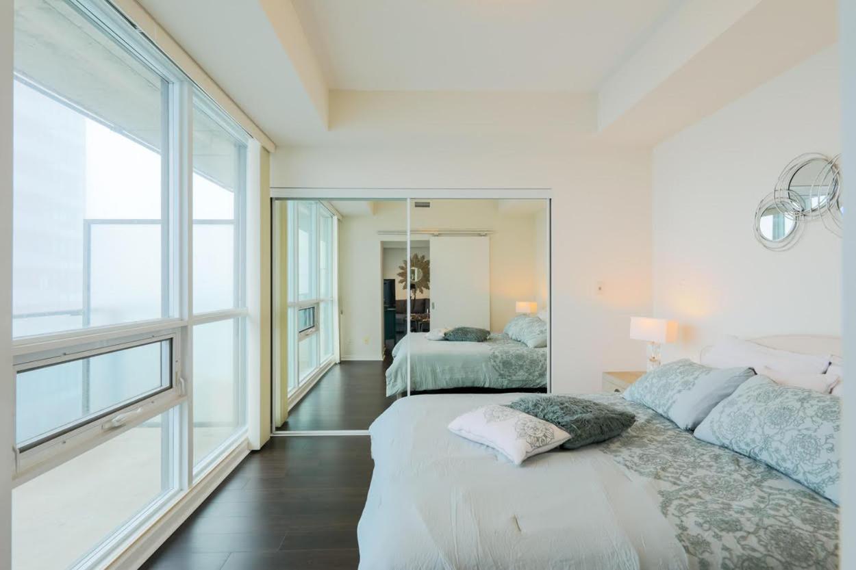 Skyline Elegance Condo Toronto Exterior photo